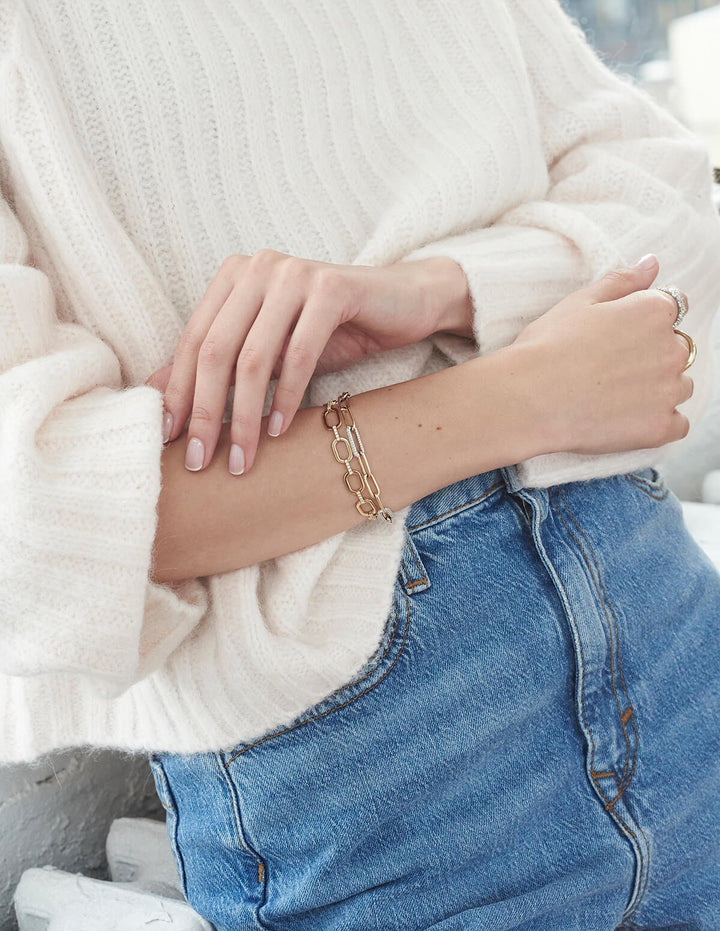 Link Bracelet with Diamonds on the Bar