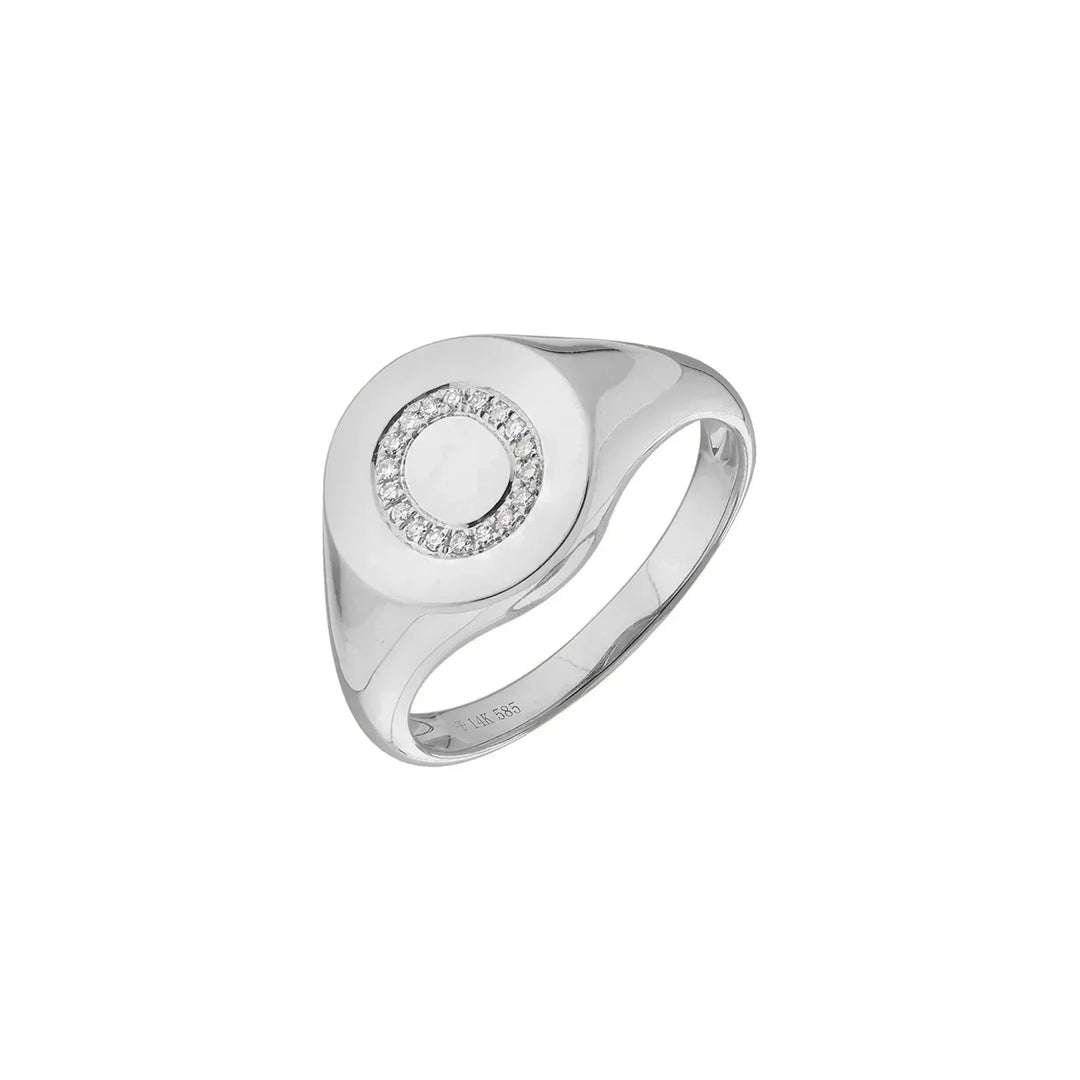 O silver color Diamong ring